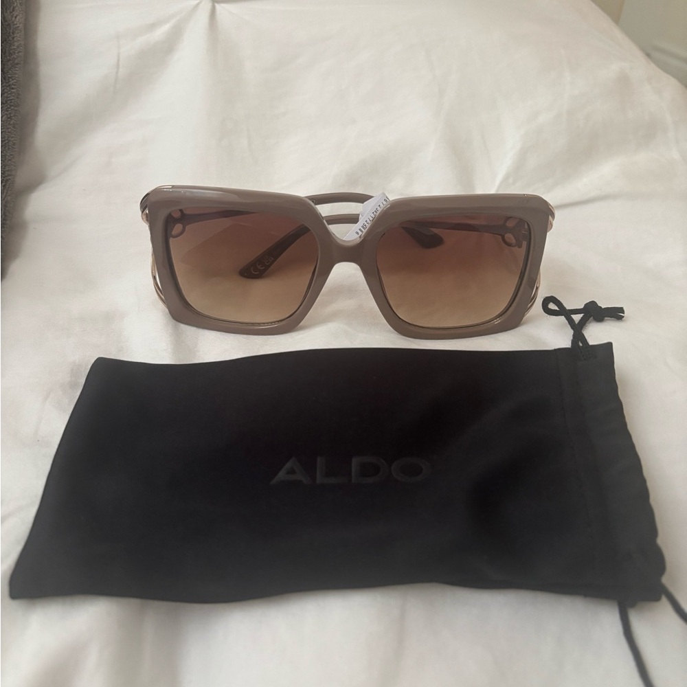 BNWT ALDO sunglasses with case